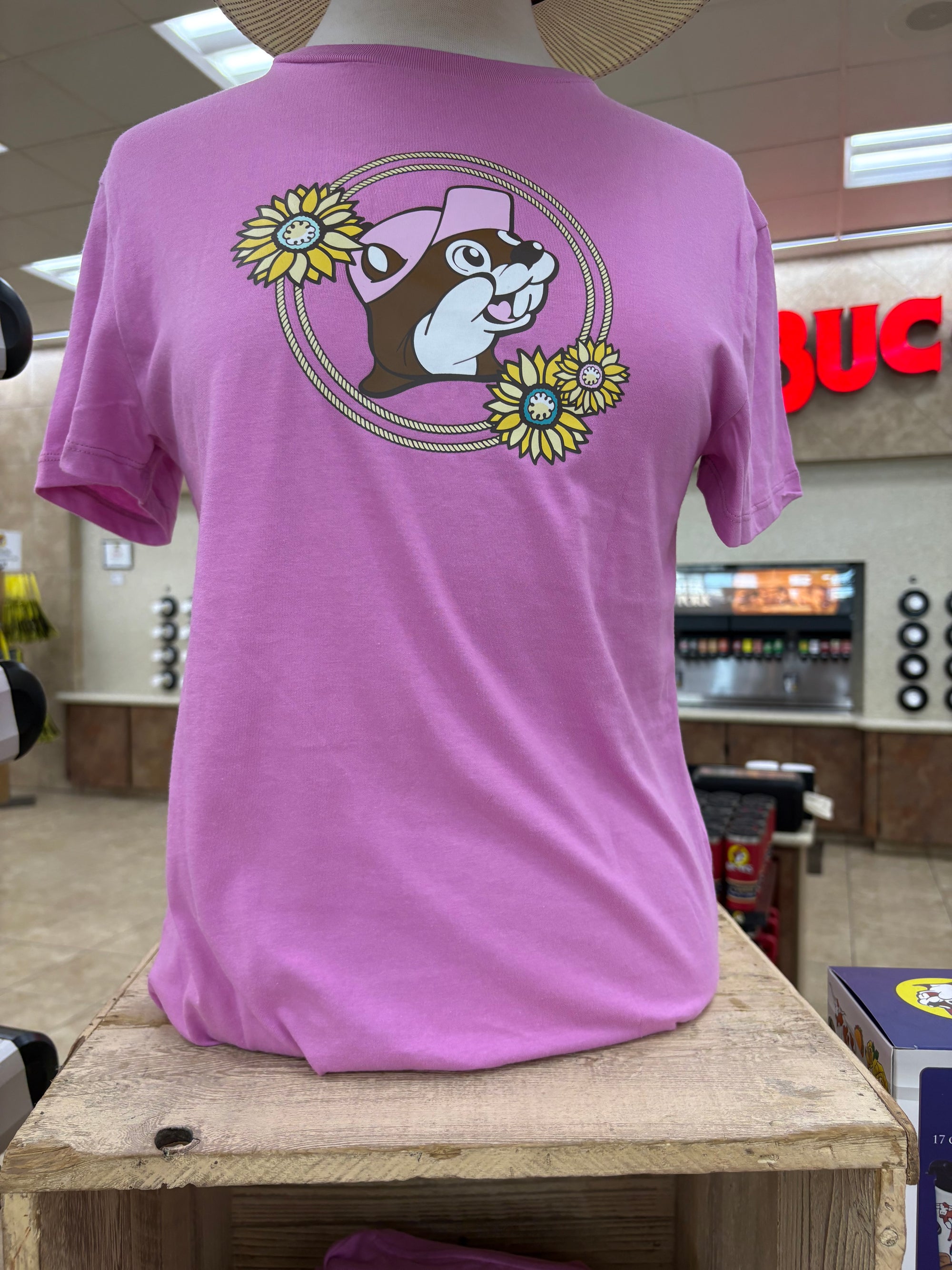 Buc-ees Adult Pink “Love Me Some Boots and Buc-ees” T-Shirt Size Small-XXXLarge