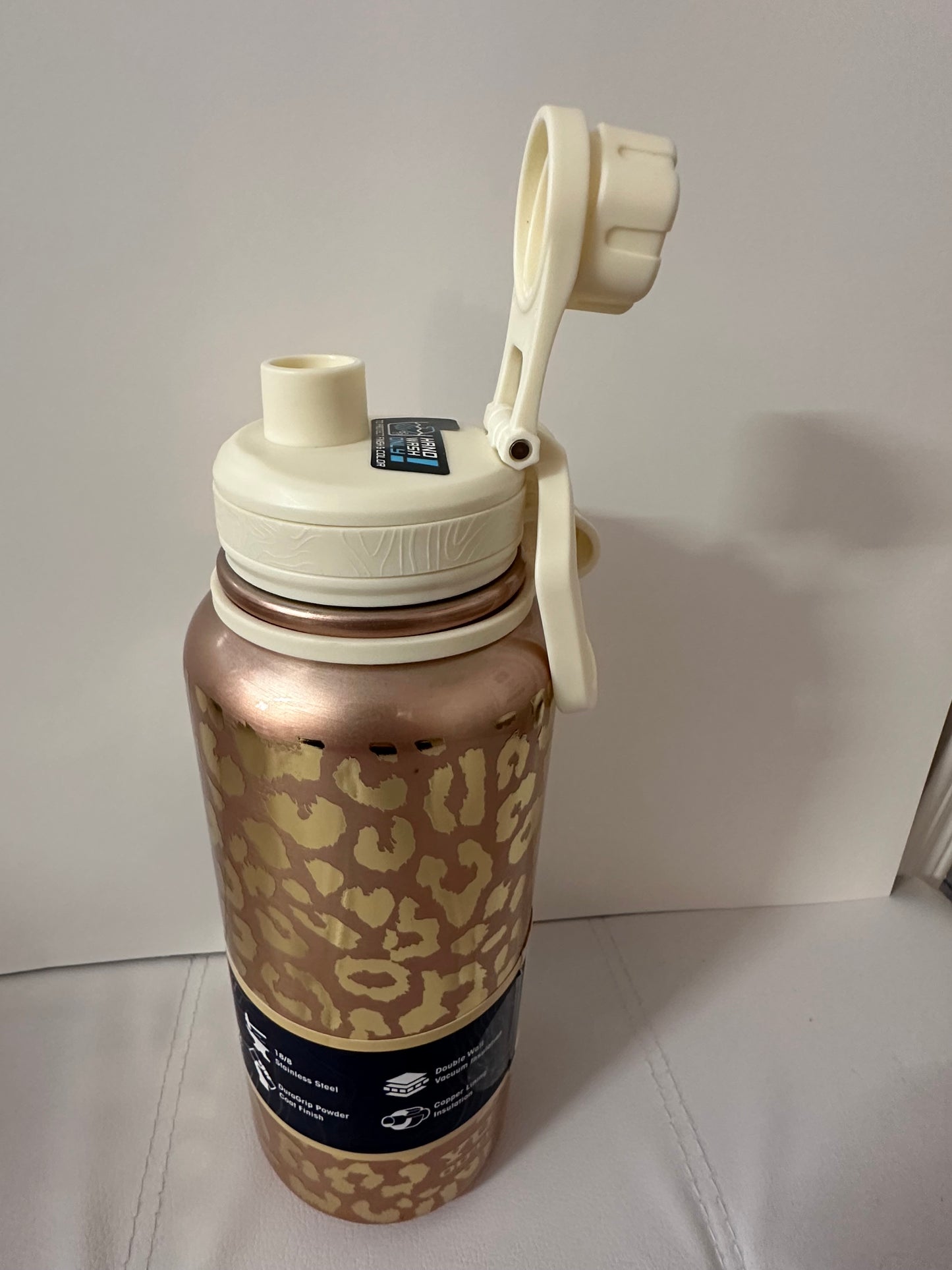 Buc-ees Yukon Outfitters 32 oz Gold Leopard Print Surge Water Bottle